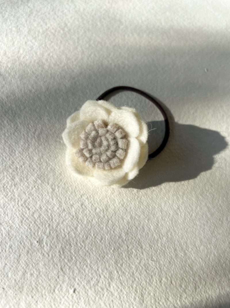 Wit bloem elastiek